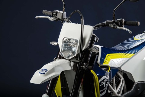 2015-Husqvarna-701-supermoto-15[1].jpg